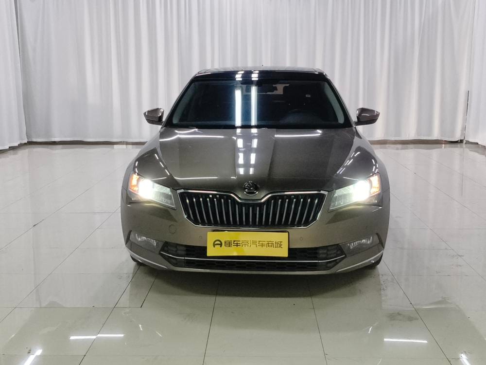 Skoda Superb 2016 — фото автомобиля 1
