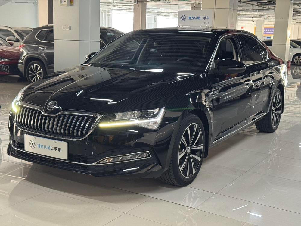 Skoda Superb 2023 — фото автомобиля 1