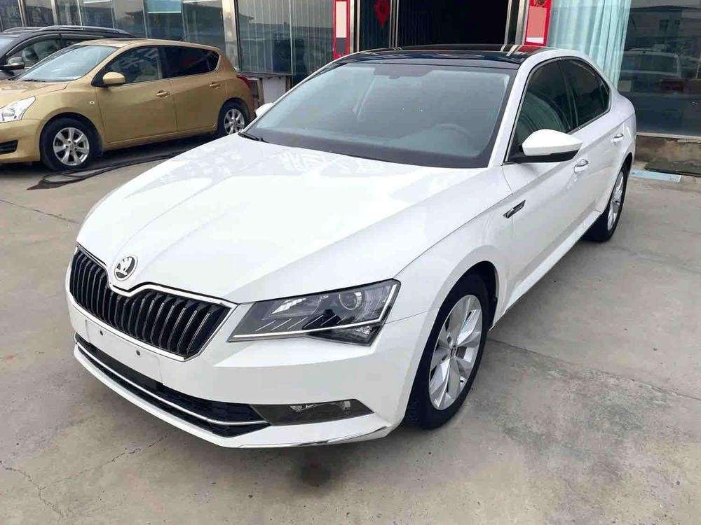 Skoda Superb 2018 — фото автомобиля 1