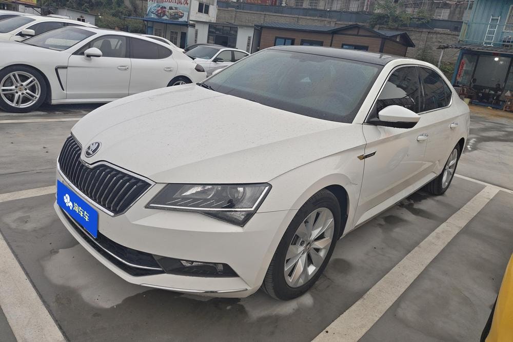 Skoda Superb 2018 — фото автомобиля