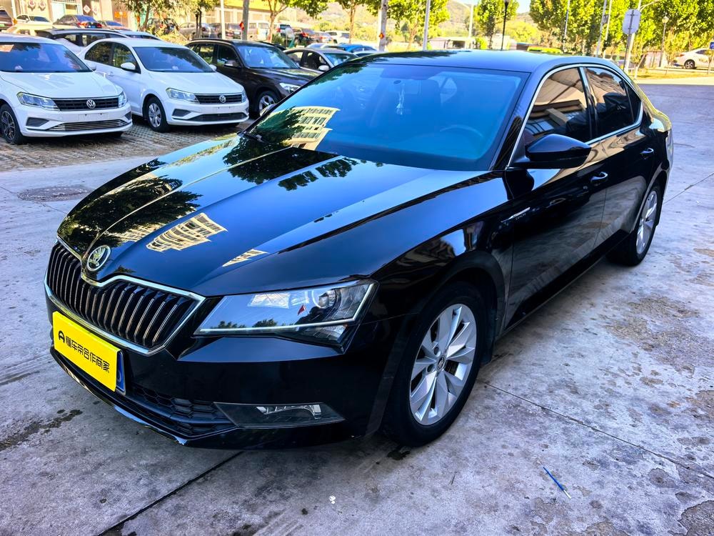 Skoda Superb 2016 — фото автомобиля