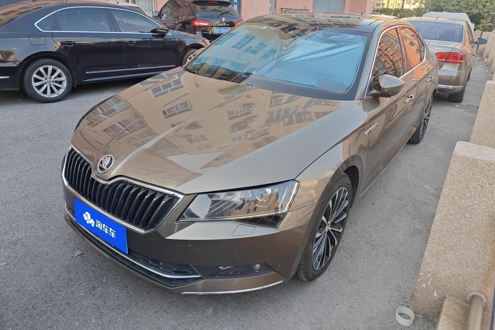 Skoda Superb 2016 — фото автомобиля