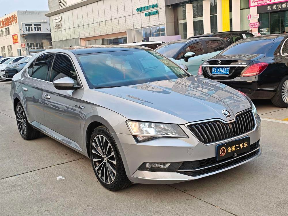 Skoda Superb 2018 — фото автомобиля