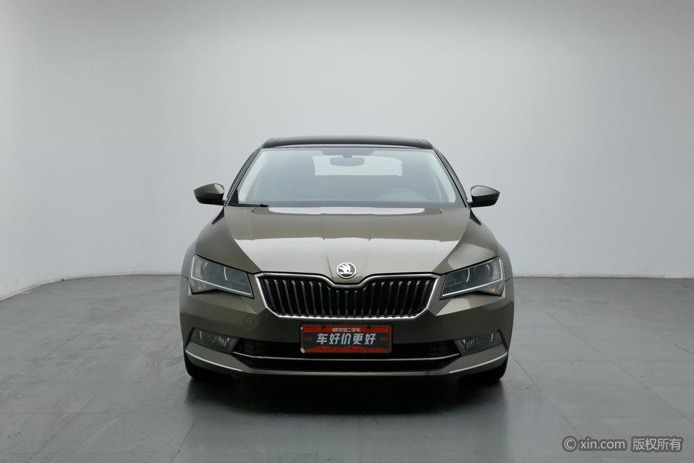 Skoda Superb 2018 — фото автомобиля 1