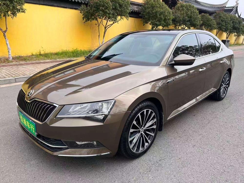 Skoda Superb 2018 — фото автомобиля