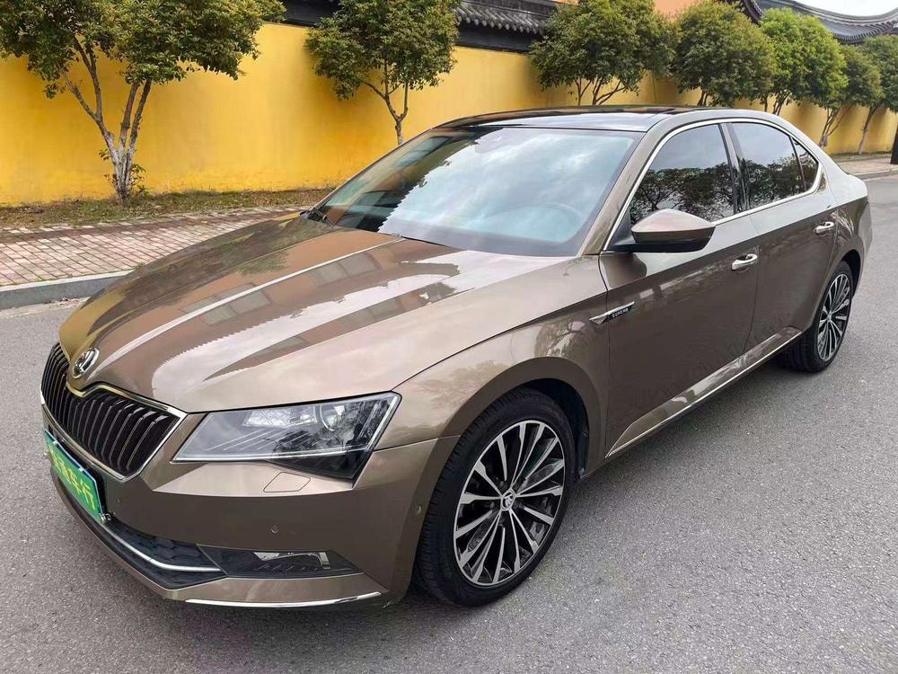 Skoda Superb 2018 — фото автомобиля