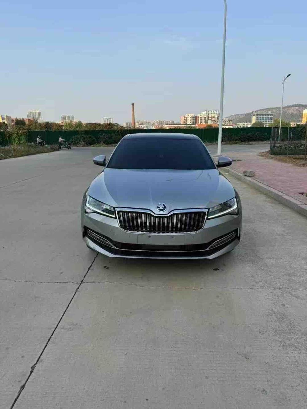 Skoda Superb 2023 — фото автомобиля