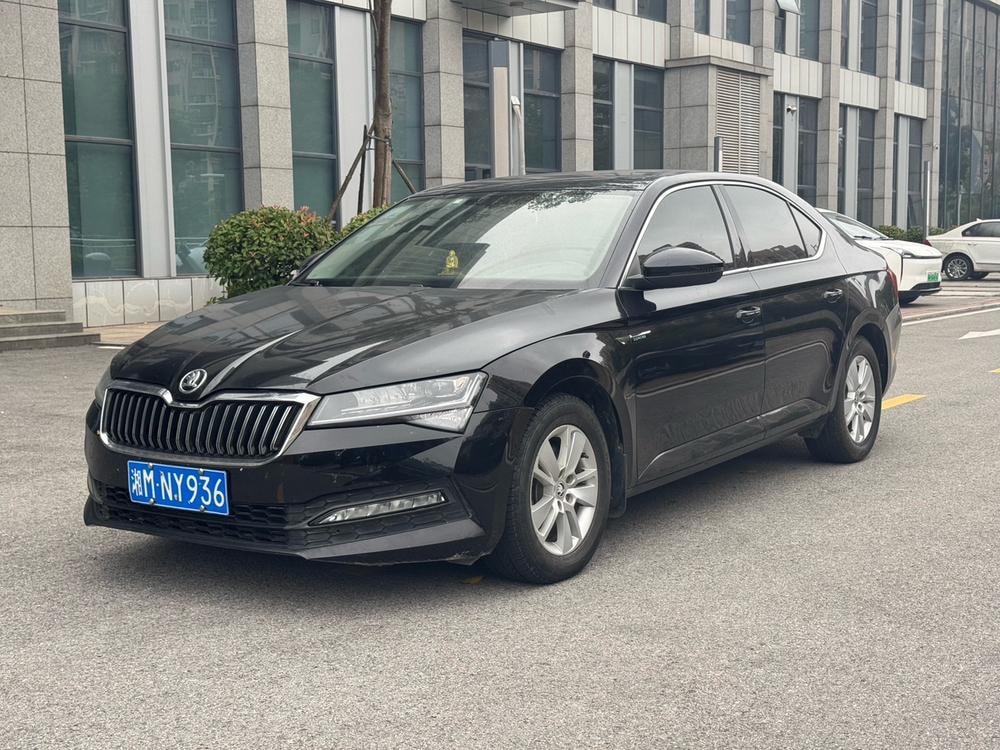 Skoda Superb 2019 — фото автомобиля