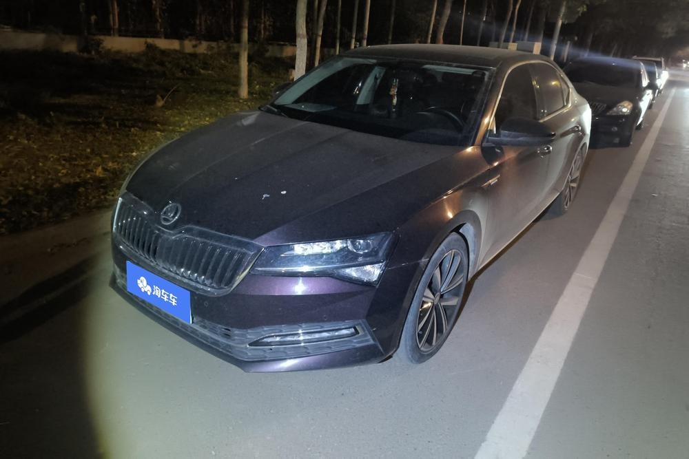 Skoda Superb 2019 — фото автомобиля 1