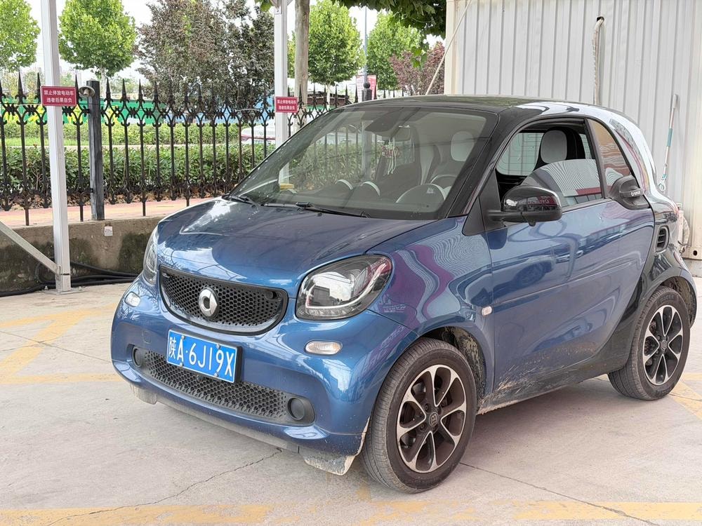Smart fortwo 2015 — фото автомобиля
