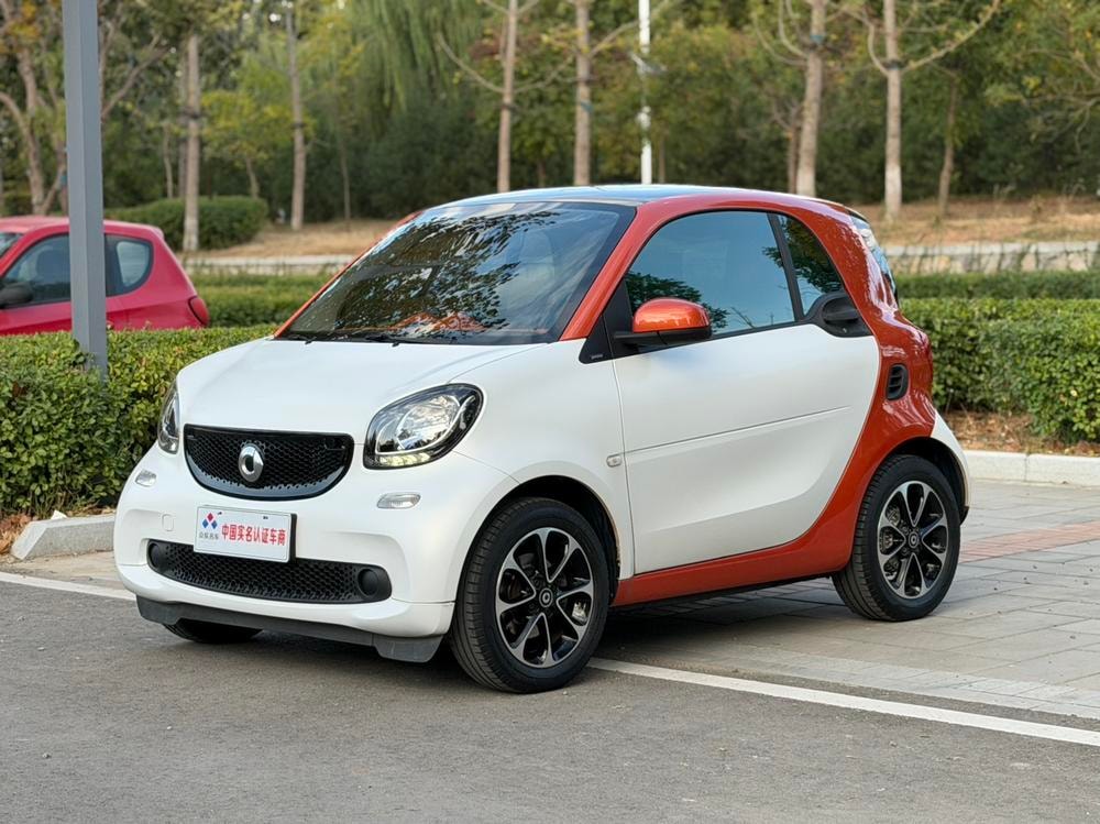 Smart fortwo 2015 — фото автомобиля