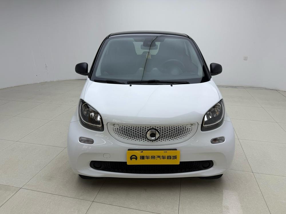 Smart fortwo 2019 — фото автомобиля