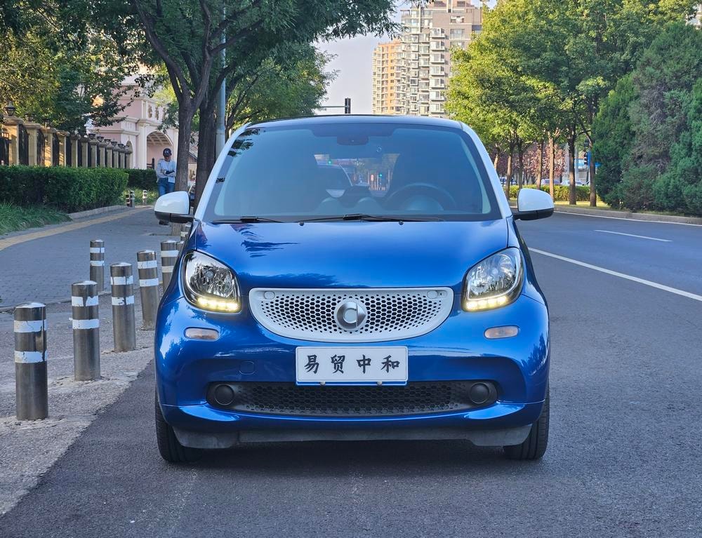 Smart fortwo 2018 — фото автомобиля
