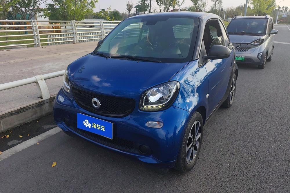 Smart fortwo 2018 — фото автомобиля