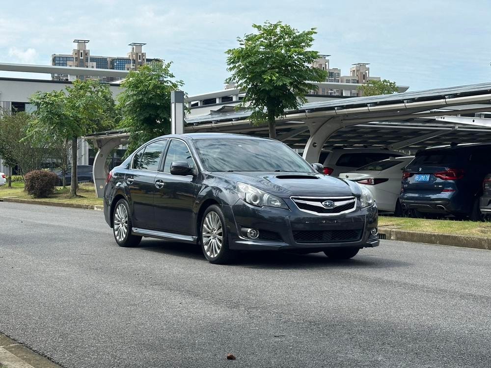 Subaru Legacy 2010 — фото автомобиля 1