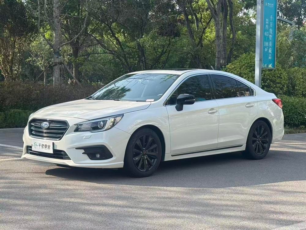 Subaru Legacy 2020 — фото автомобиля