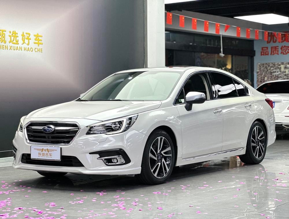 Subaru Legacy 2020 — фото автомобиля 1