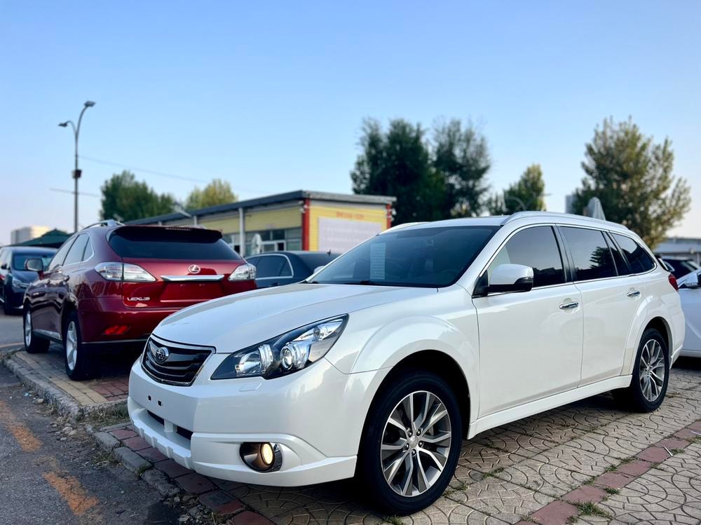 Subaru Outback 2012 — фото автомобиля 1