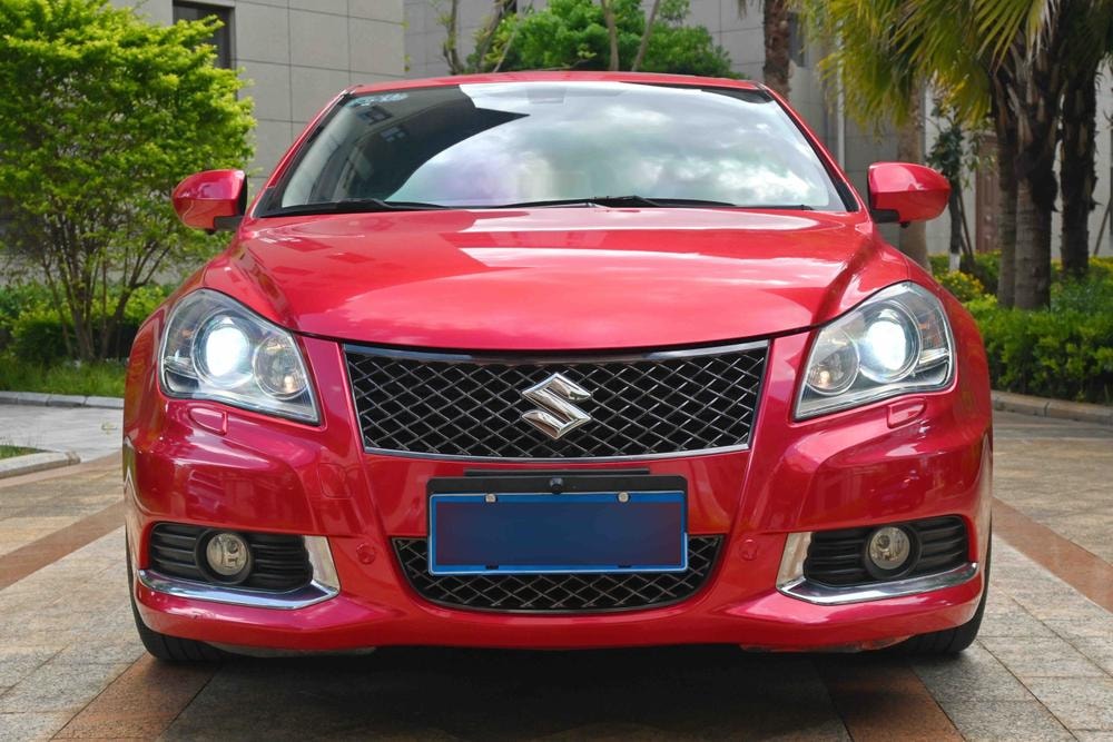 Suzuki Kizashi 2011 — фото автомобиля