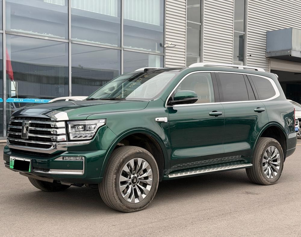 Tank 500 Hi4-Z 2026 — фото автомобиля