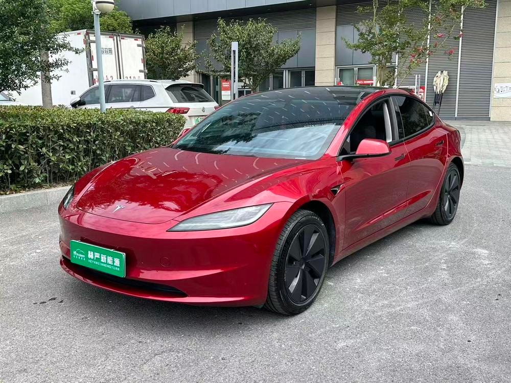Tesla Model 3 2025 — фото автомобиля