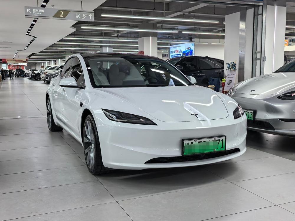 Tesla Model 3 2025 — фото автомобиля