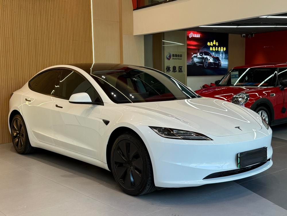 Tesla Model 3 2025 — фото автомобиля