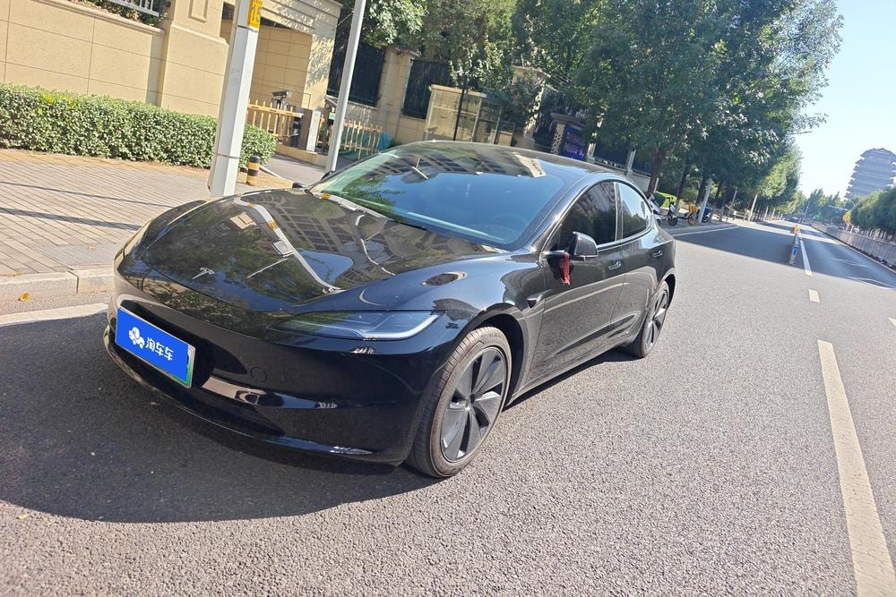 Tesla Model 3 2025 — фото автомобиля 1