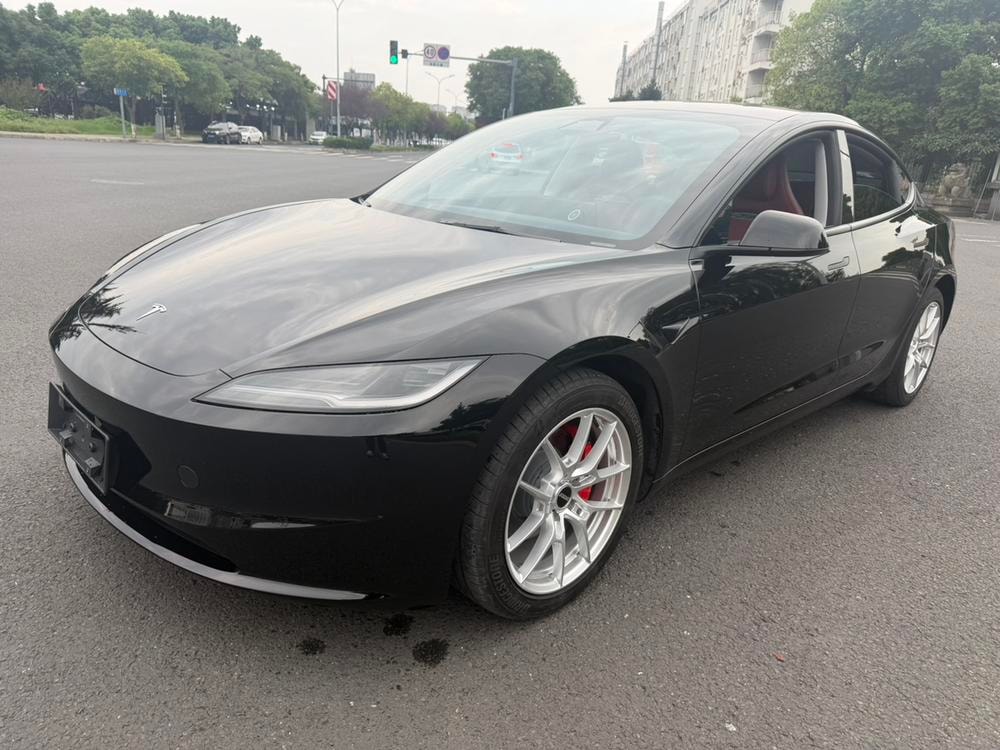 Tesla Model 3 2025 — фото автомобиля 1