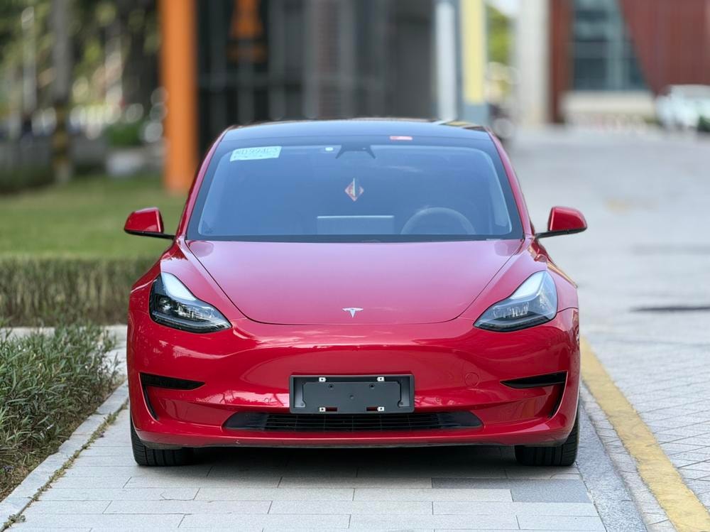 Tesla Model 3 2021 — фото автомобиля