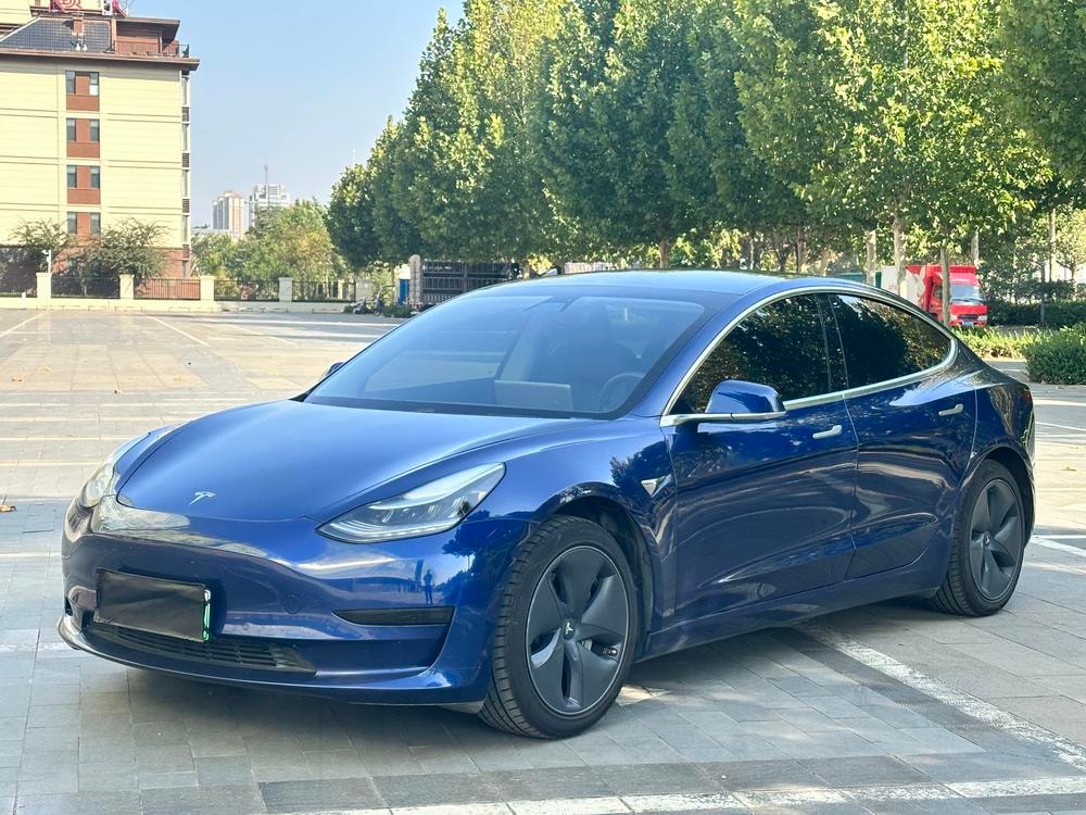 Tesla Model 3 2019 — фото автомобиля
