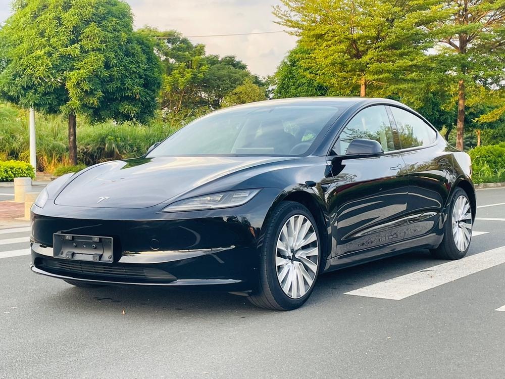 Tesla Model 3 2023 — фото автомобиля 1
