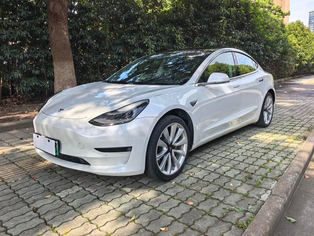 Tesla Model 3 2019 — фото автомобиля