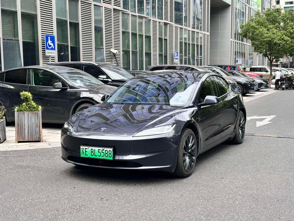 Tesla Model 3 2025 — фото автомобиля