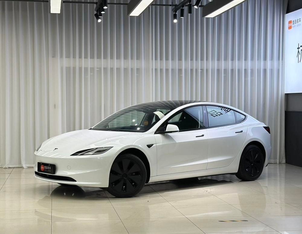Tesla Model 3 2025 — фото автомобиля