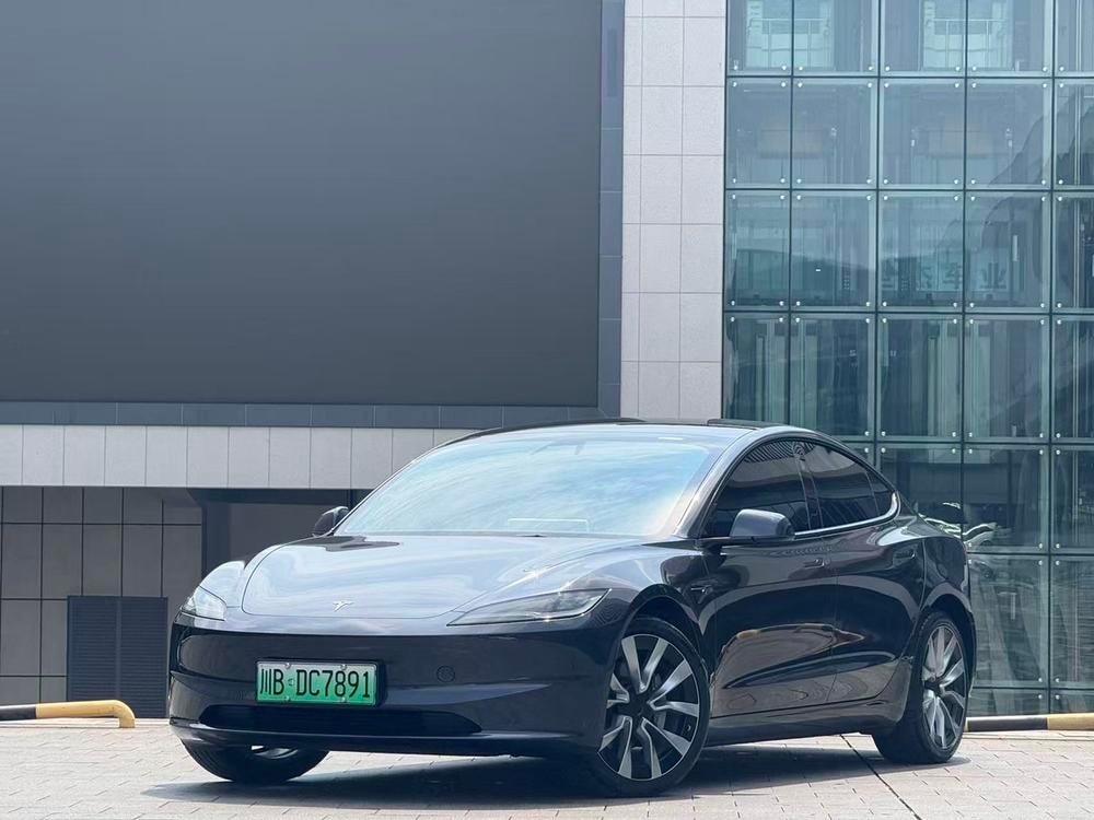 Tesla Model 3 2025 — фото автомобиля 1