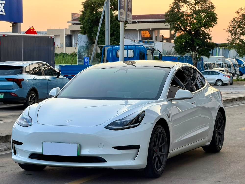 Tesla Model 3 2020 — фото автомобиля