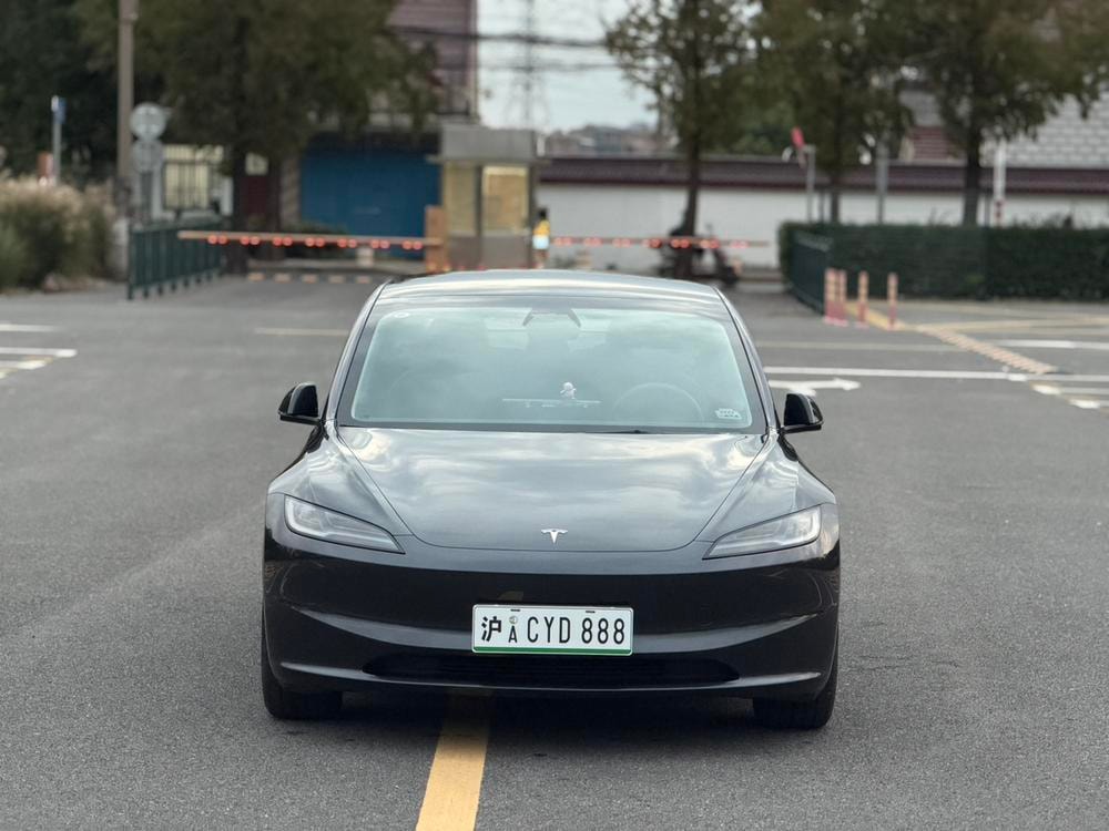 Tesla Model 3 2023 — фото автомобиля 1