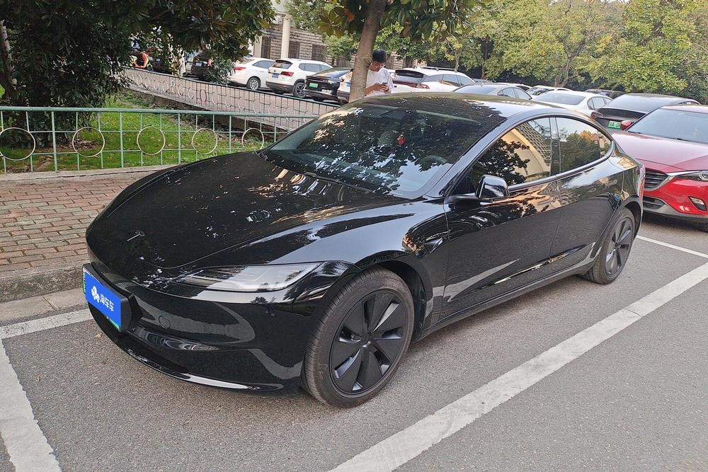 Tesla Model 3 2025 — фото автомобиля 1