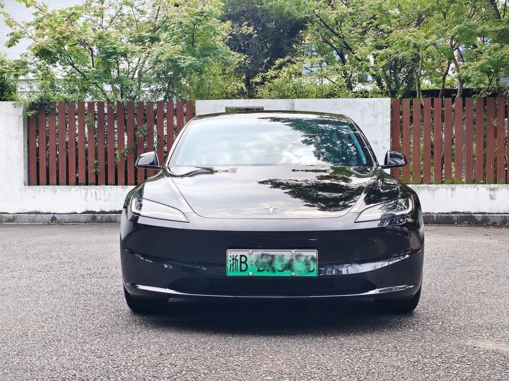 Tesla Model 3 2023 — фото автомобиля 1