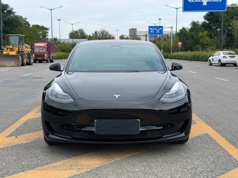 Tesla Model 3 2022 — фото автомобиля 1
