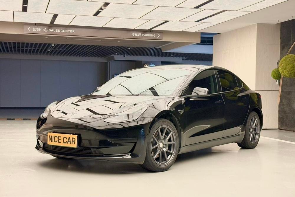 Tesla Model 3 2022 — фото автомобиля