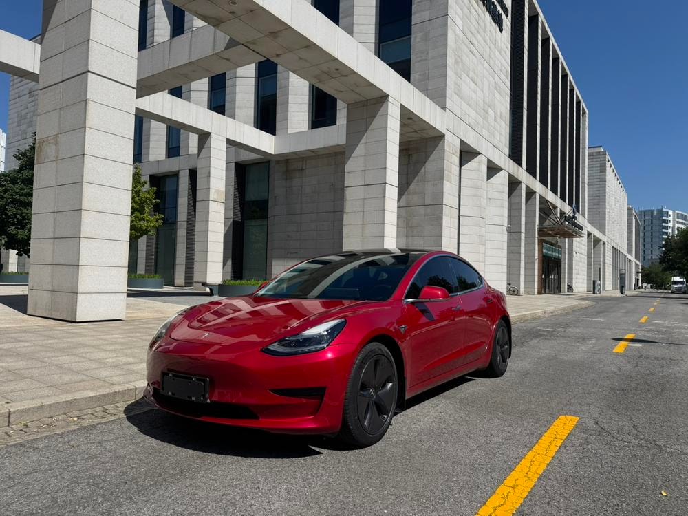 Tesla Model 3 2019 — фото автомобиля