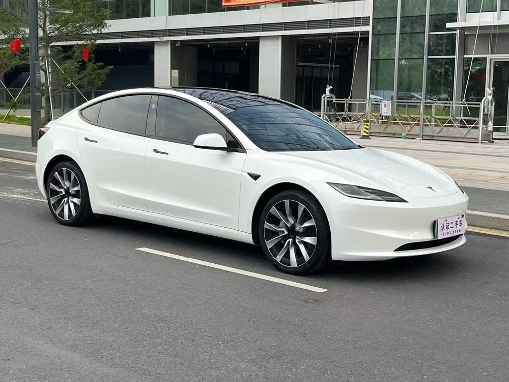 Tesla Model 3 2025 — фото автомобиля