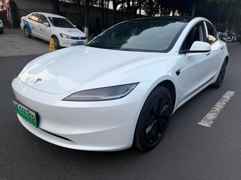 Tesla Model 3 2025 — фото автомобиля