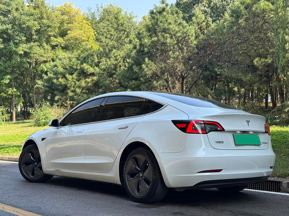 Tesla Model 3 2020 — фото автомобиля