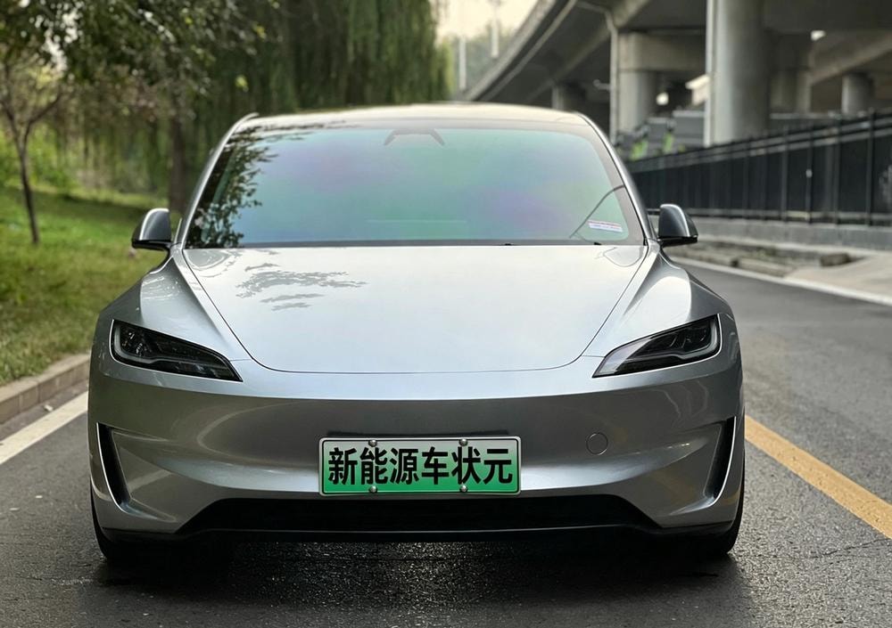 Tesla Model 3 2024 — фото автомобиля