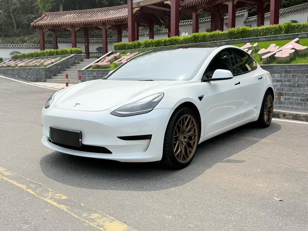Tesla Model 3 2022 — фото автомобиля