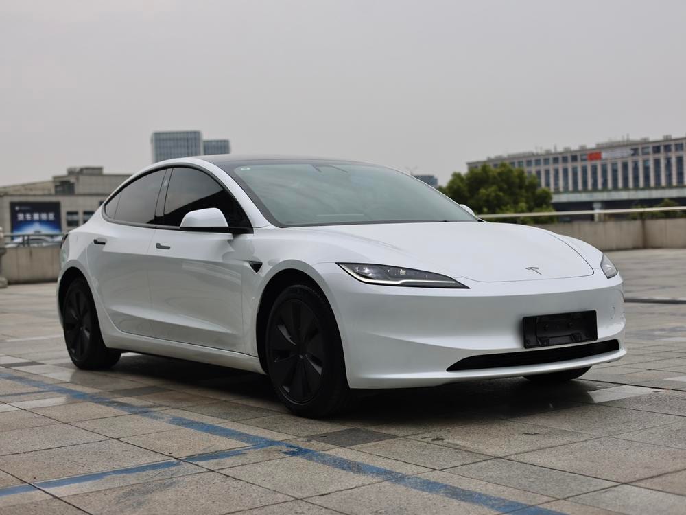 Tesla Model 3 2025 — фото автомобиля