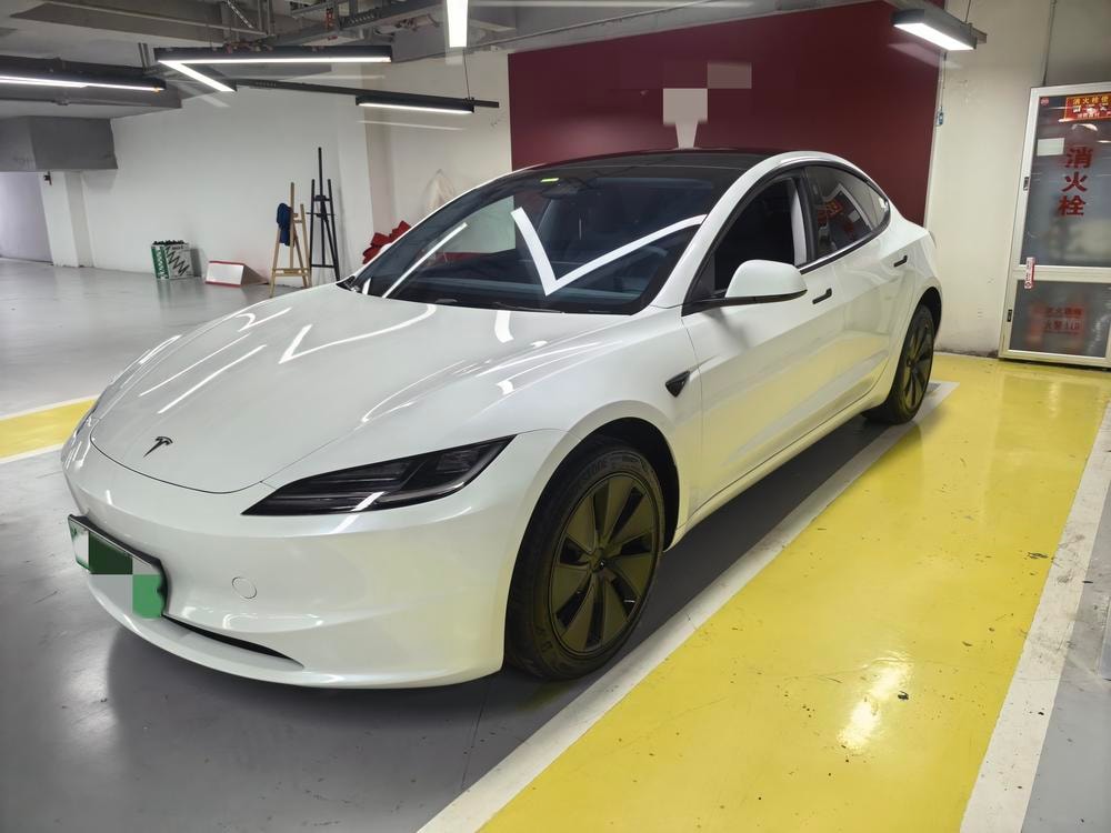 Tesla Model 3 2025 — фото автомобиля